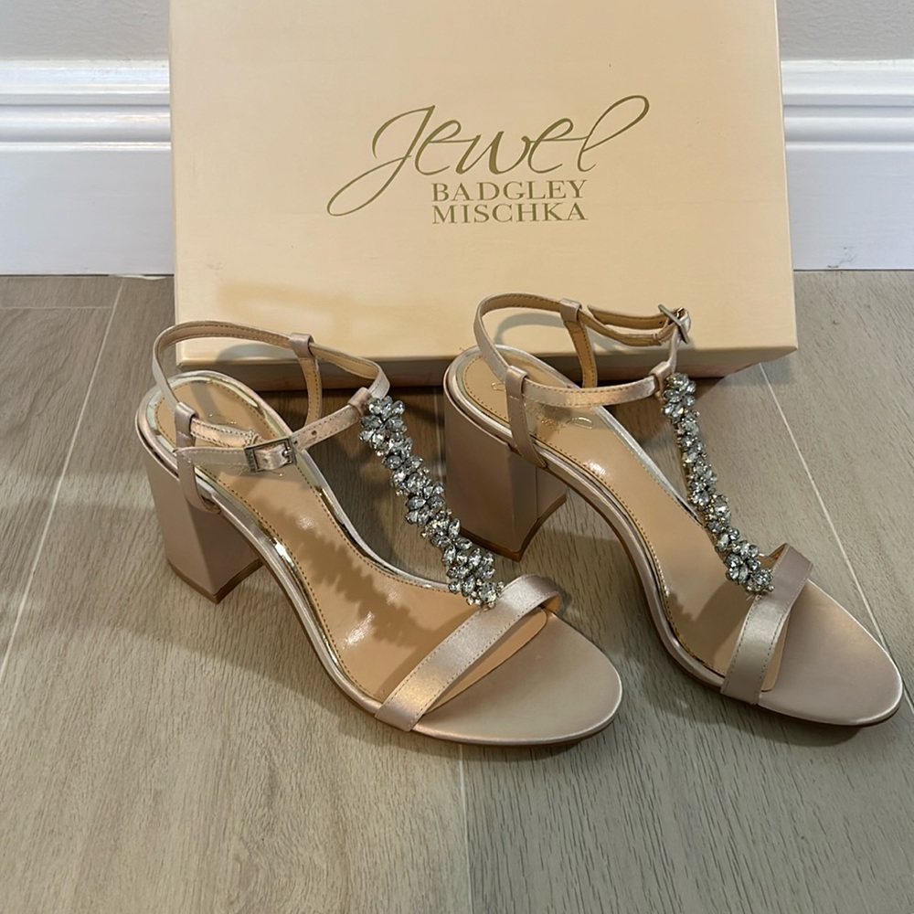 New in box badgley Mischka heels size 8